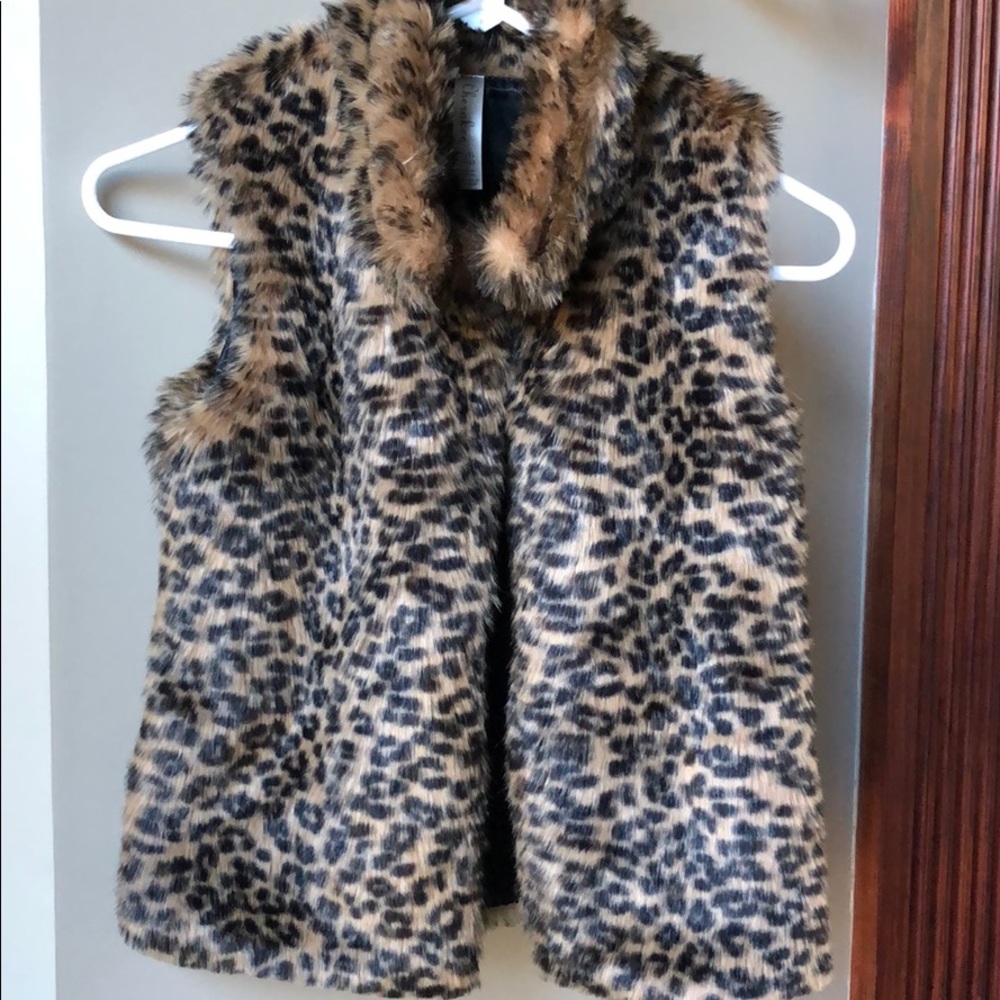 Girls Faux Leopard Vest